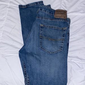 Signature Levi Strauss jeans